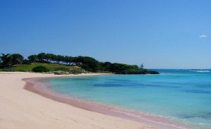 Vár a strand...