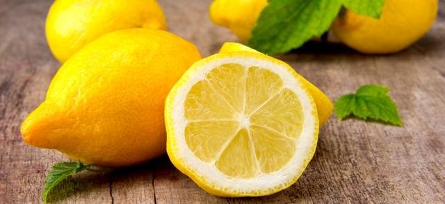 Takarítás citrommal A citrom nem csak a finom ételek egyik összevetője lehet, hanem a háztartásban, takarítás során is nagy hasznát veheted. Köztudott, hogy jó a vízkő és kellemetlen szagok ellen. Takarítás citrommal